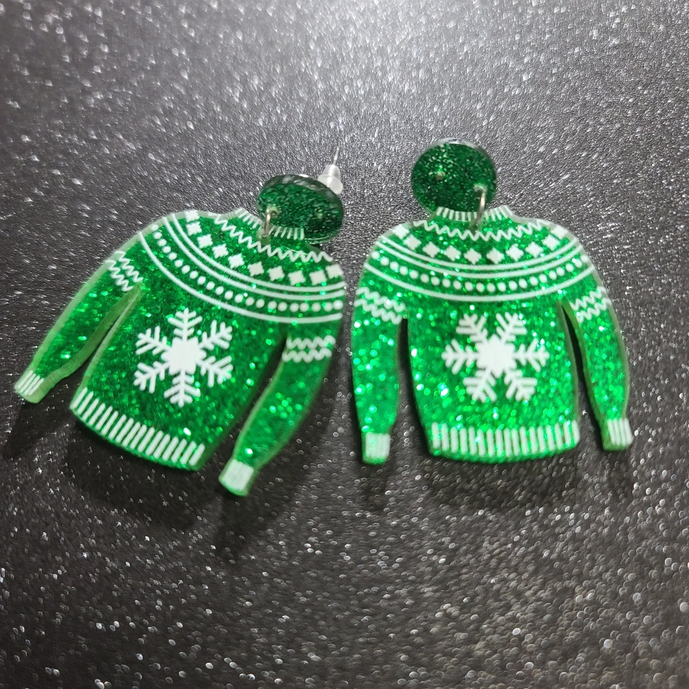 🎄 GREEN Sweater Post Dangle Earrings NWT